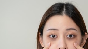 El contorno de los ojos debe cuidarse con los productos adecuados.